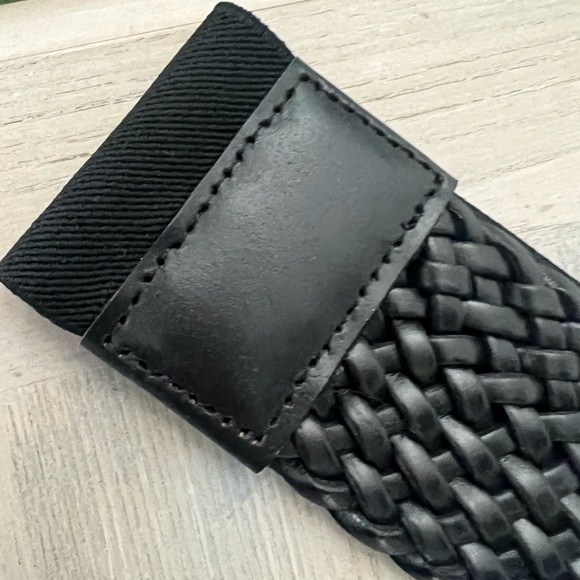 Fina Firenze Medium black woven/silver clasp with elastic back. 2.5” W x 32” L - Picture 3 of 8